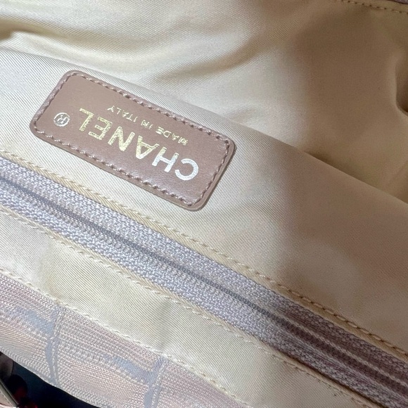 Chanel Travel Line Tote Bag in beige GUC with COA - Picture 11 of 16